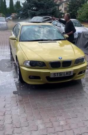[VIDEO] Gdzie jest skradzione w  Strykowie 14.12.23 żółte BMW w brytyjskiej wersji? Poszukuje go Biuro Rutkowski
