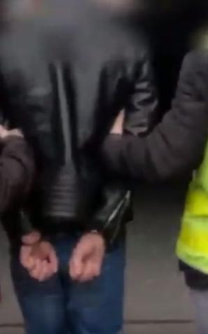 [VIDEO] Policjanci uderzyli w grupę przestępczą zajmującą się „praniem pieniędzy” pochodzących z uszczupleń podatku VAT. Zatrzymano 5 osób podejrzanych o udział w transferach ponad 18 milionów złotych